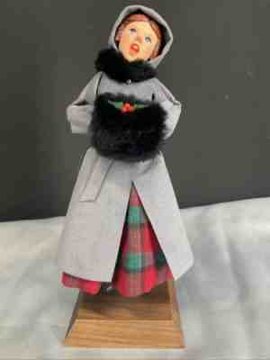 VINTAGE 2006 SIMPICH MISS NOELLE CHRISTMAS CAROLING CHARACTER DOLL FIGURE